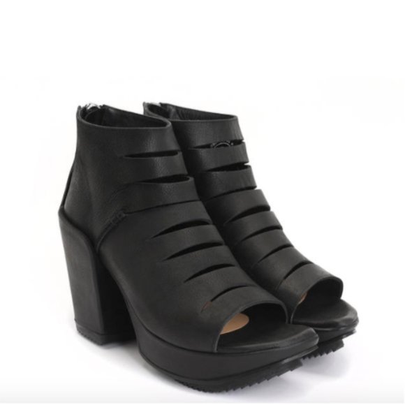 John Fluevog Shoes - John Fluevog prepare Axe Black Leather Slit Open-Toe Platform Sandals size 9